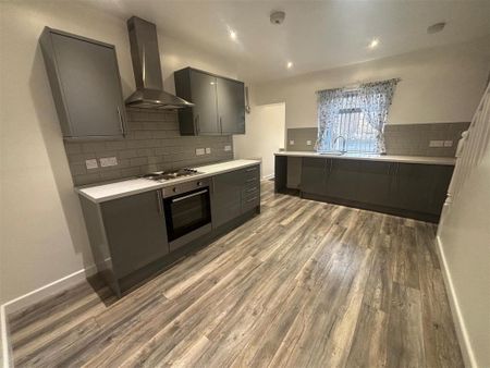 3 bedroom terraced house to rent - Photo 5