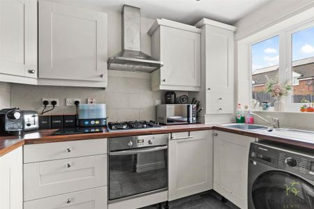 2 bedroom end of terrace house to rent - Photo 5