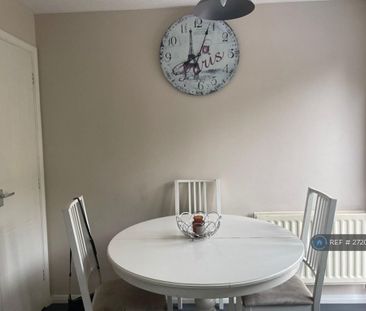 2 bedroom semi-detached house to rent - Photo 3