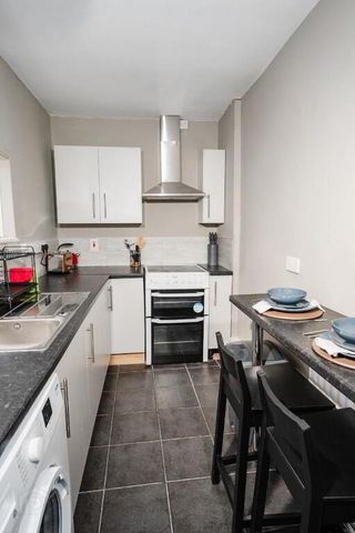 Room 3, 14 Beechmount Street, Belfast, BT12 7NG - Photo 5