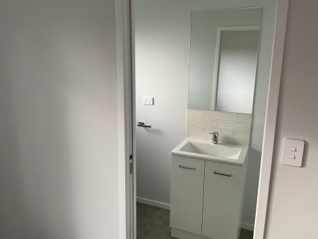 JUST LIKE NEW! - Photo 3