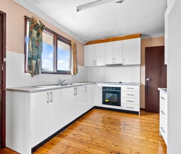 Spacious and Affordable 3-Bedroom Home in Prime Rooty Hill Location - Photo 3