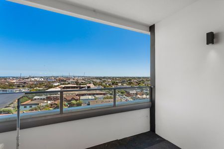 Step into Modern Luxury: Stylish 3-Bedroom Apartment in Footscray - Photo 3