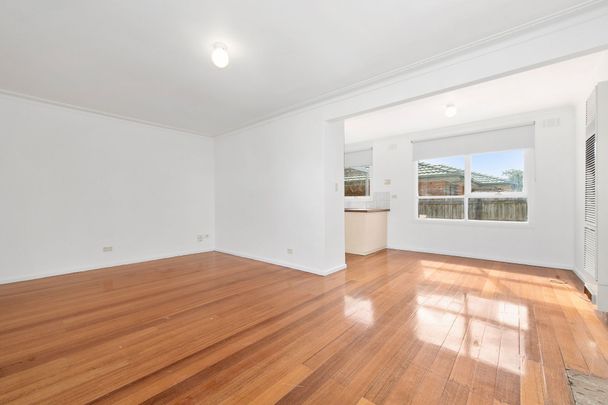 PRIME POSITION | MODERN COMFORT | FRANKSTON HIGH SCHOOL ZONE - Photo 1