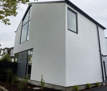 Modern 2-Bedroom Townhouse with Garage - Photo 2