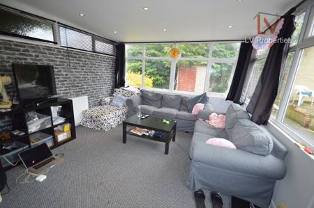 Dennistead Crescent - Photo 2