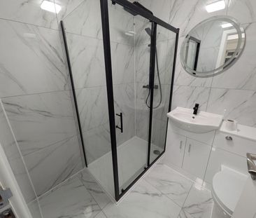 Room in a Shared House, London Road, SM6 - Photo 2