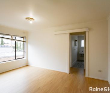 1-Bedroom Flat near Heart of Springvale! - Photo 3