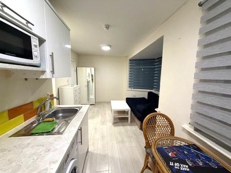 Studio to rent - Photo 3