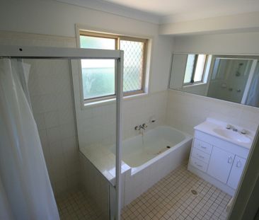 Four Bedroom Home with Large Yard - Photo 4