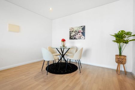 Modern One-Bedroom Apartment with Resort-Style Facilities - Photo 2