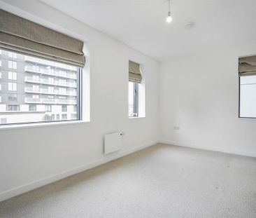 4 bedroom end of terrace house to rent - Photo 6
