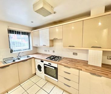 1 bedroom in a flat share to rent - Photo 3