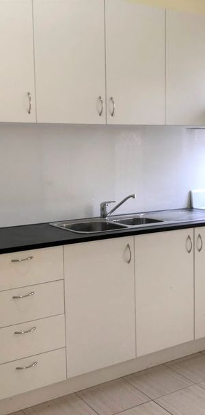 Two Bedroom Granny Flat in Convenient location - Photo 1