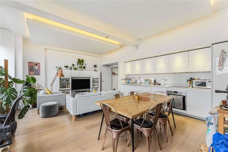 Two-bedroom, two bathroom apartment set within a modern warehouse conversion in the heart of Hackney. - Photo 2