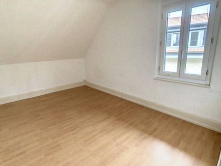 Super 4 pièces au coeur de la ville avec loyer très attractif ! - Photo 3