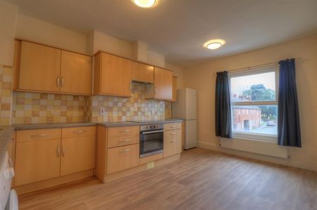 2 BED Apartment To rent - Photo 5