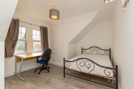 1 bedroom in a house share to rent - Photo 2