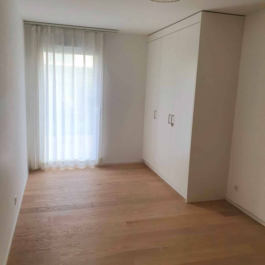 For rent 4.5-room apartment on the ground floor - Photo 1