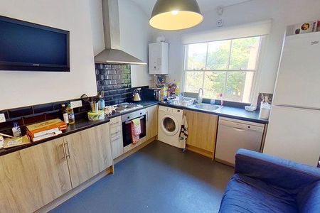 5 bedroom flat to rent - Photo 2