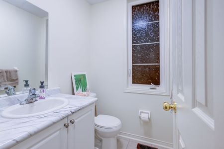 For Lease - 82 Ness Drive, Richmond Hill, Ontario - Photo 4