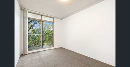 Renovated apartment in convenient locale - Photo 5