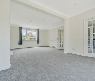 4 bedroom detached house to rent - Photo 2