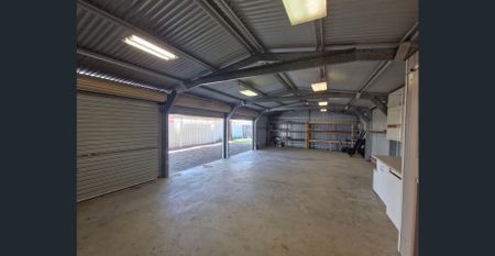 Fully Furnished Gem + 3 Bay Shed - Photo 2