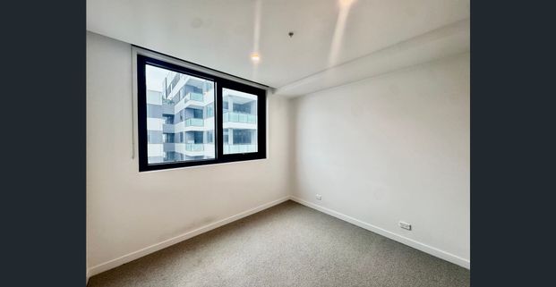 Sophisticated, Contemporary Living in Clayton South - Photo 1