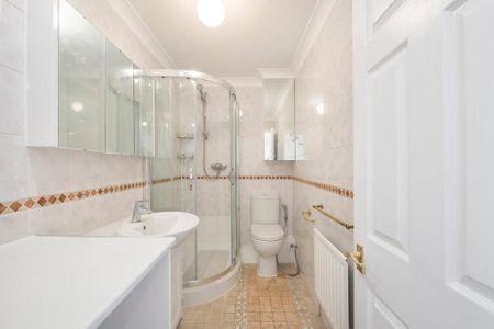 4 bedroom mews to rent - Photo 4