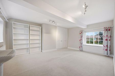 4 bedroom detached house to rent - Photo 3