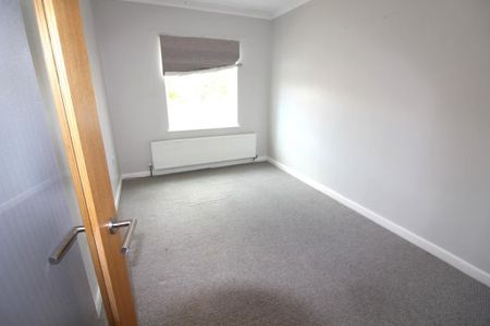 4 bedroom detached house to rent - Photo 4