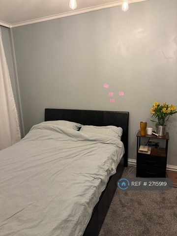 1 bedroom in a flat share to rent - Photo 3