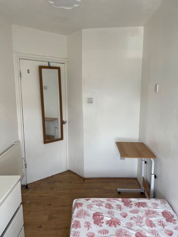 Room in a Shared House, Barclay Road, E13 - Photo 3