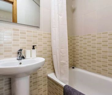 Room in a shared 20-bedroom apartment for rent in Centro Histórico. - Photo 6