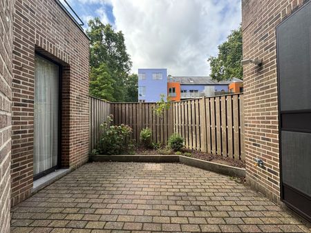Gelijkvloers appartement met 1 slaapkamer, terras en garagebox - Photo 5
