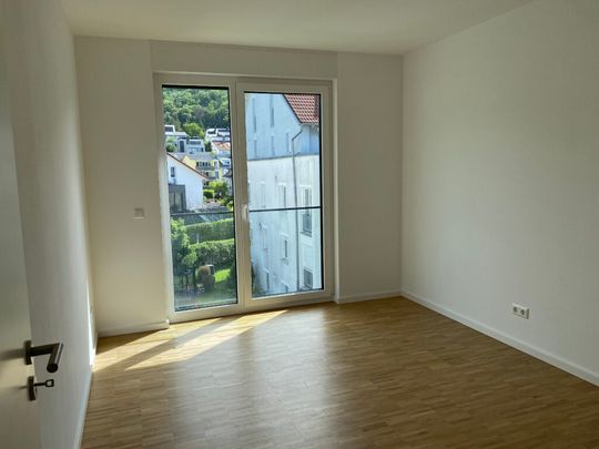 Mit Blick auf die Berge! 4-Zimmer-Etagenwohnung mit EBK und Südbalkon - Foto 1