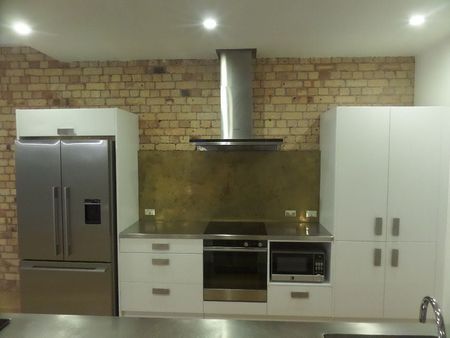 Huge 4 bedroom unit , Central Lorne Street - Photo 4