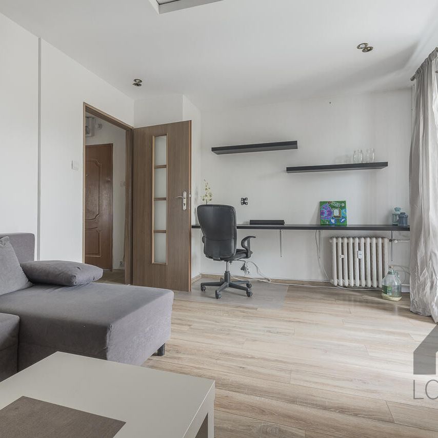 Duże dwupokojowe mieszkanie na Gigancie w Jaworznie do wynajęcia | Spacer 3D - Photo 1