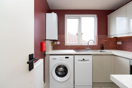 En-Suite Room 9, Malmesbury Road, Shirley, Southampton SO15 - Photo 5