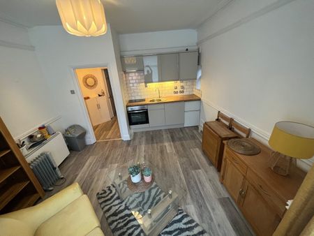 1 Bed Flat, Basingstoke Road, RG2 - Photo 2