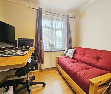 Brightside Avenue, Staines-upon-Thames, Surrey, TW18 1NG - Photo 3