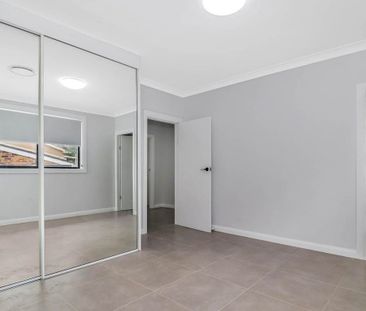 MODERN 4 BEDROOM HOME IN IDEAL LOCATION - Photo 4