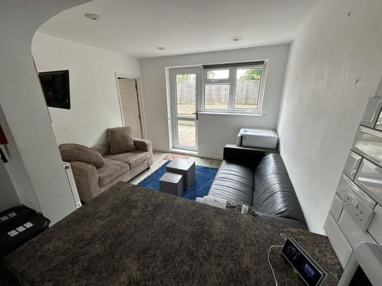 5 bedroom terraced house to rent - Photo 1