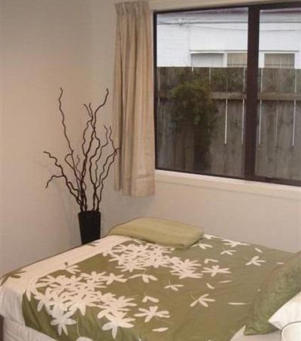 Walk to Uni - Photo 3