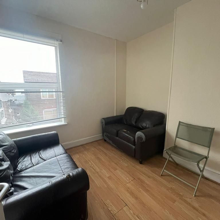 3 bedroom apartment to rent - Photo 1
