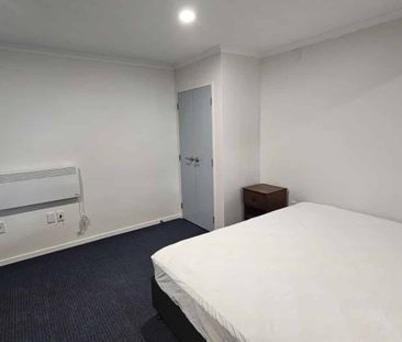 ELECTRICITY INCLUDED - CENTRAL FURNISHED BEDSIT UNIT! - Photo 1