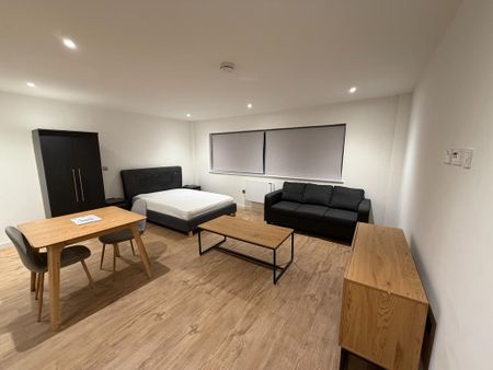 Studio to rent - Photo 2