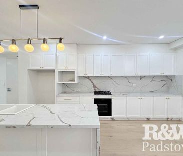 Elegant Two-Bedroom Apartment in Secure Boutique Complex - Photo 6