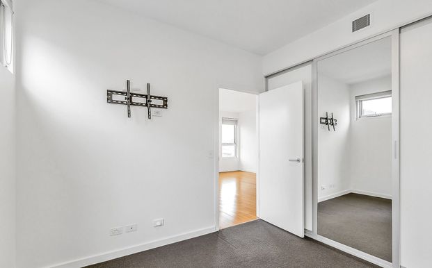 Modern apartment displaying both style and space! - Photo 1